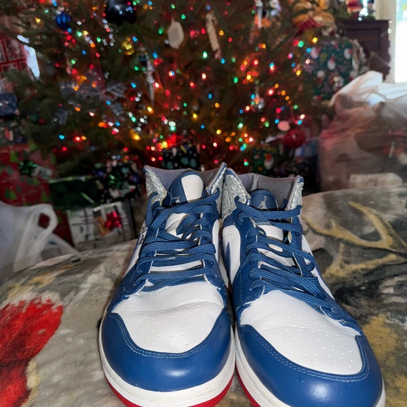 Nike Air Jordan 1 Mid True Blue sneaker with Coach Kim English autograph Mens 14 - Picture 3 of 9